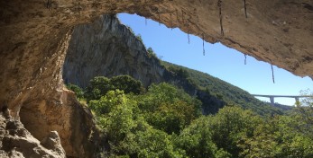 Tedis cave